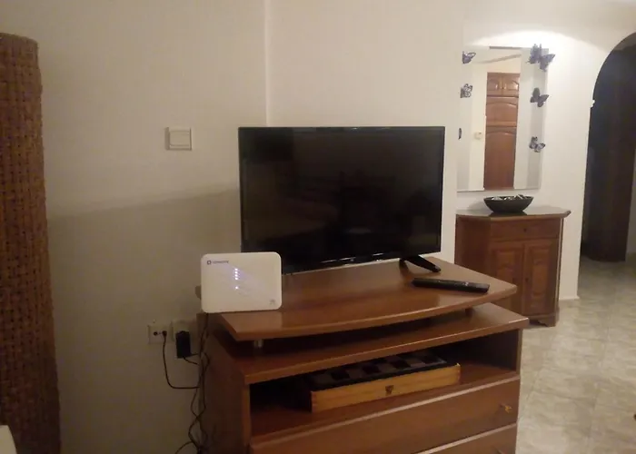 Lila's House * Ελεούσα