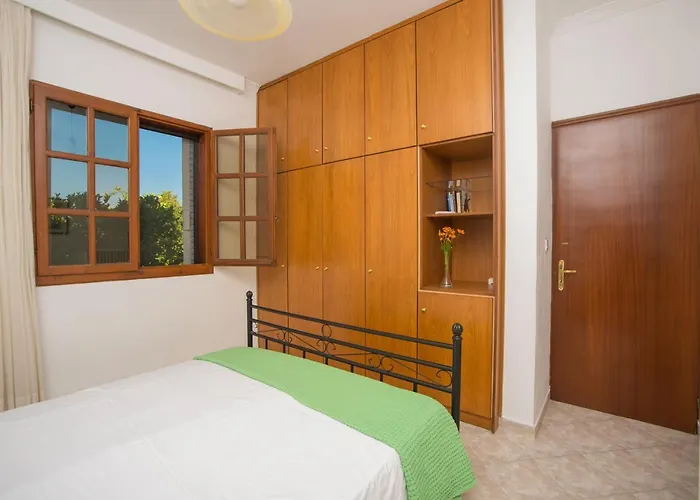 Lila's House * Ελεούσα