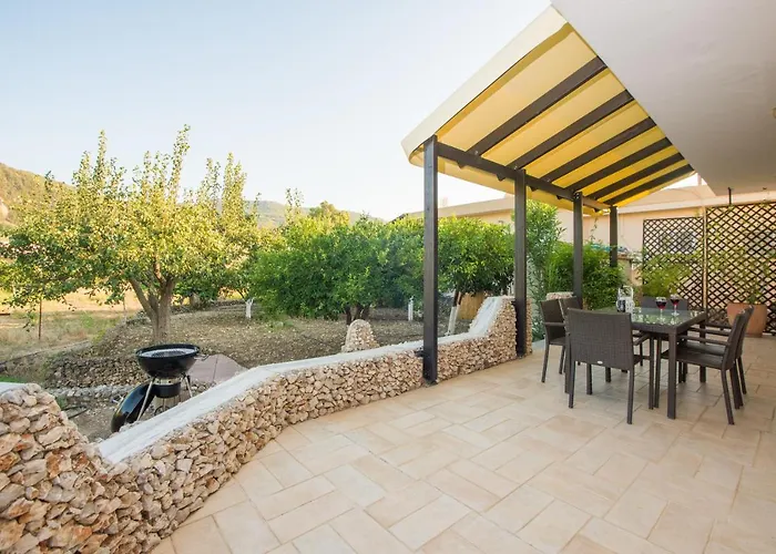 Lila's House * Ελεούσα