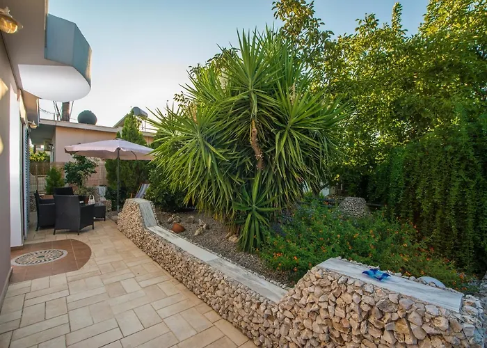 Lila's House Ελεούσα